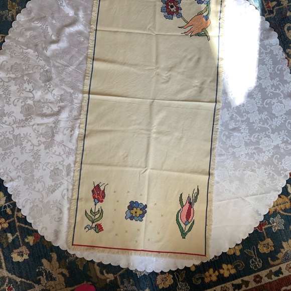 Tablecloth 1 piece cross stitch